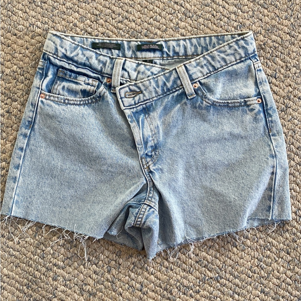 Wild fable high rise short